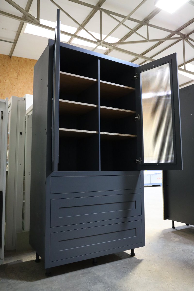 More images of our latest kitchen before it left the workshop last month. Featuring tailored touches such as solid Oak soft close wine drawers, Oak veneered birch shelving and reeded glass doors. 

Another private home revitalised before the Christmas break.

#Joinery #Woodwork