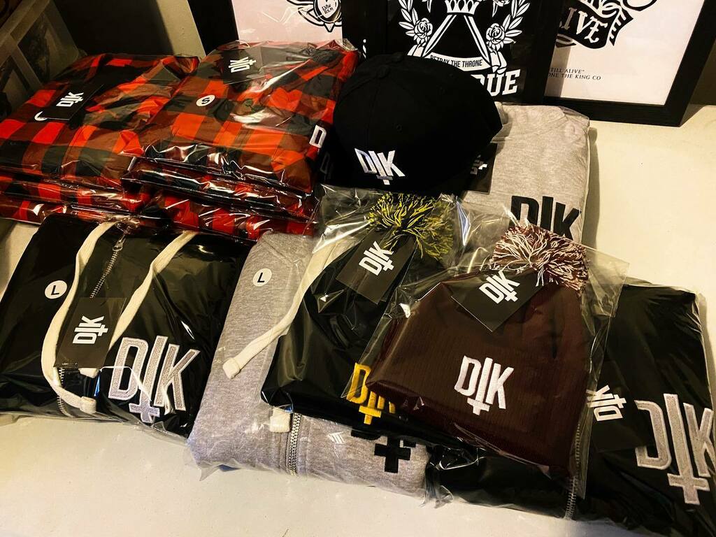 DTKHQ's tweet photo. Currently busy bagging and tagging the first drop of our Essentials collection, minus black and white bobble beanies whicj should be with us early next week.  Orders will be shipped on Monday — watch your emails for your tracking numbers 👊🏻 is it curry a… https://t.co/rHnv2enotV https://t.co/VyOuS0q2fb