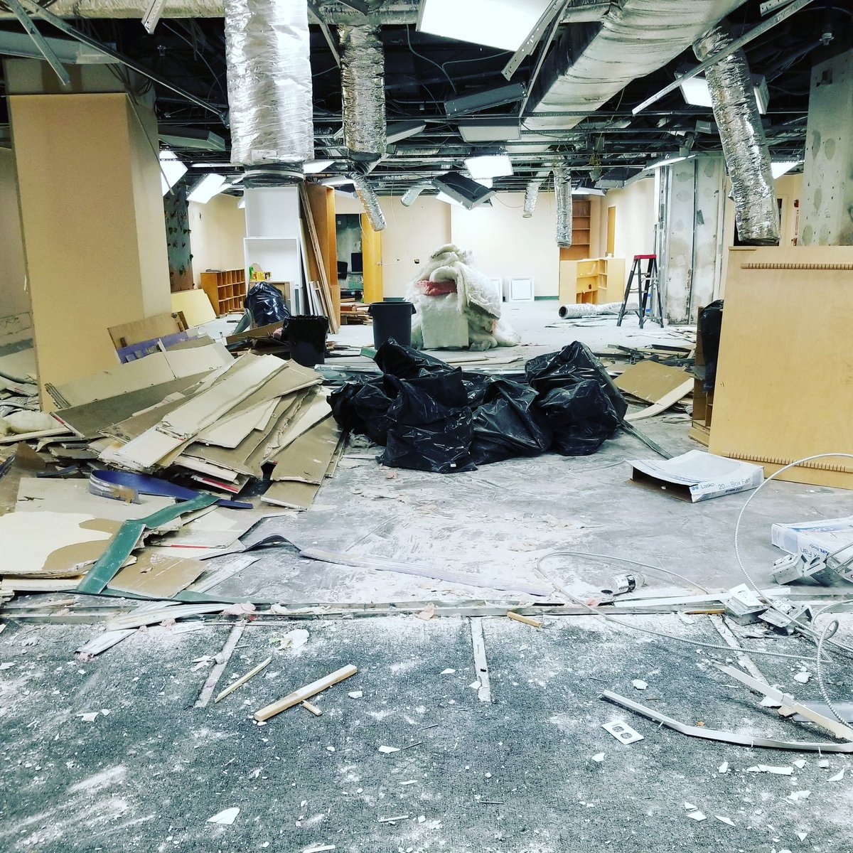 keytoamaze's tweet photo. Hard to believe the work that went into this place. This was taken from where out VR arena now sits.
#KeytoAmaze #boston #vr #virtualreality #ubisoft #vive #popluationone #kenmore #fun #escaperoom #virtualescapegame #adventure https://t.co/SYXE21J1Tc