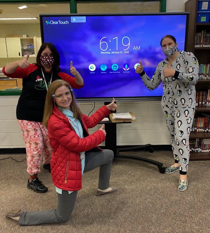 Early Christmas at Timbers. Out with the old in with the new. <a href="/HumbleISD_TE/">Timbers Elementary</a> @HumbleISD_DL @TEMsSowa <a href="/KimfairchildK/">Kim Fairchild</a> <a href="/humbleISD/">Humble ISD</a>