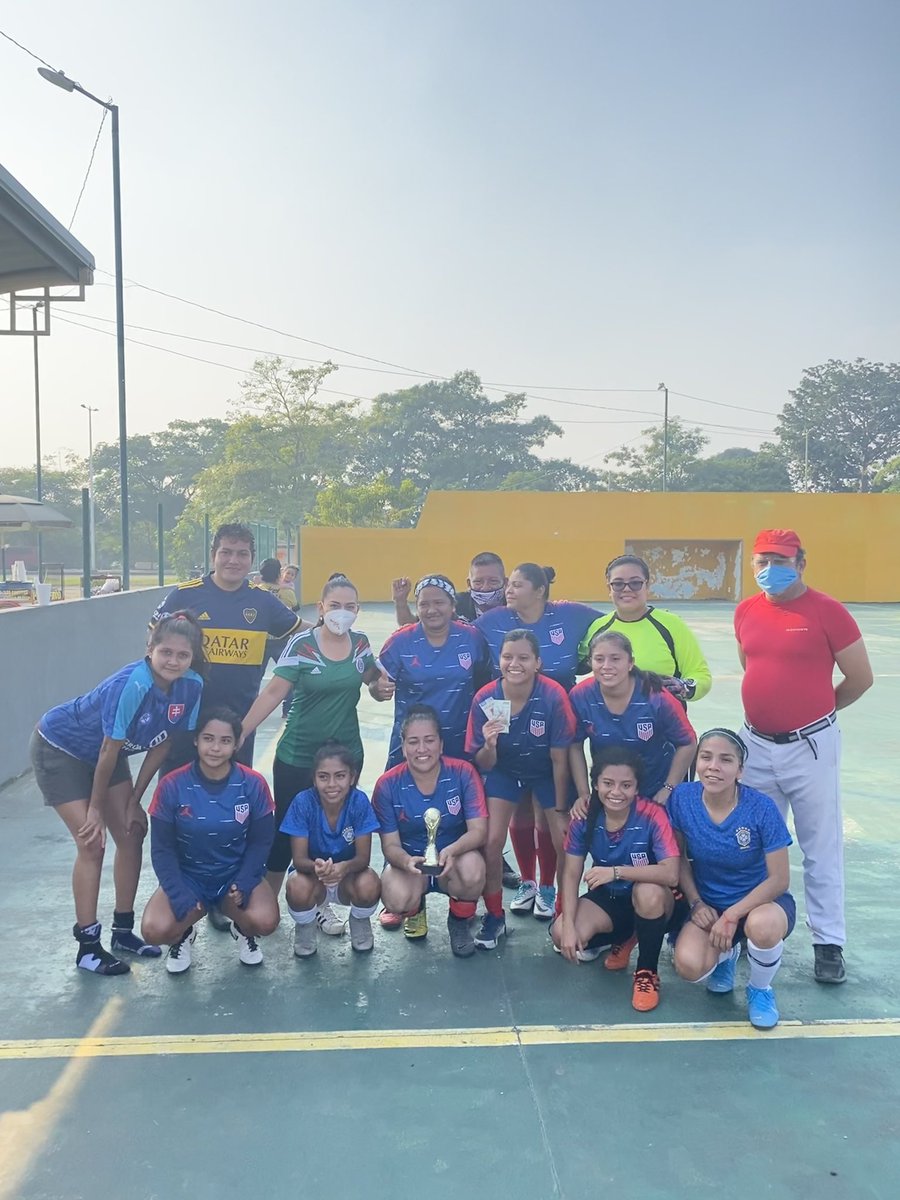 SocCivil_PRITab's tweet photo. #NavidadConCausa Apoyamos al torneo de fútbol femenil de la liga Reyes, quien impulsa el deporte en mujeres jóvenes, 10 equipos participaron e hicimos una felicidad navidad para todas ellas ❤️ https://t.co/b9AAzHv7S7