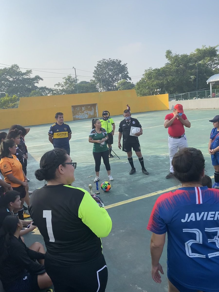 SocCivil_PRITab's tweet photo. #NavidadConCausa Apoyamos al torneo de fútbol femenil de la liga Reyes, quien impulsa el deporte en mujeres jóvenes, 10 equipos participaron e hicimos una felicidad navidad para todas ellas ❤️ https://t.co/b9AAzHv7S7