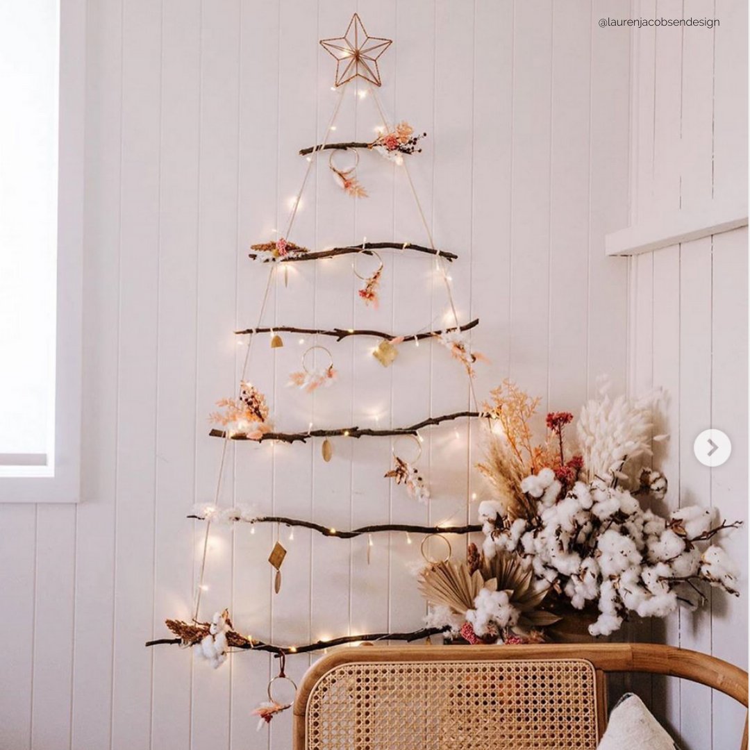 LJacobsenDesign's tweet photo. Clearly, nothing needs to be what we think it should. Break some rules or make some new ones as @genevavanderzeil has done. 🌲♻️🌲
#christmasdecor #foyer # foyerdecor #entry
#interiorsblogger #interiordesign
#LaurenJacobsenDesign #LJDlifestyle #LiveLifeBeautifully https://t.co/hlSeKHXcbv