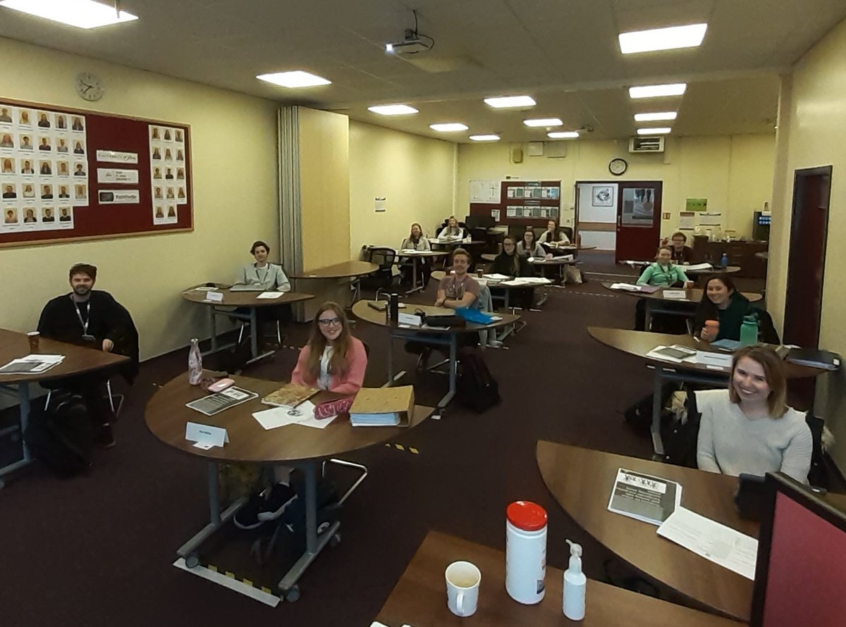 Congratulations to the 2020-21 Primary ITT trainees at@pathfindertsa who have all completed their first term in school, submitted their masters assignments and passed their first review. 
Happy Christmas! #traintoteach #sheffieldhallam