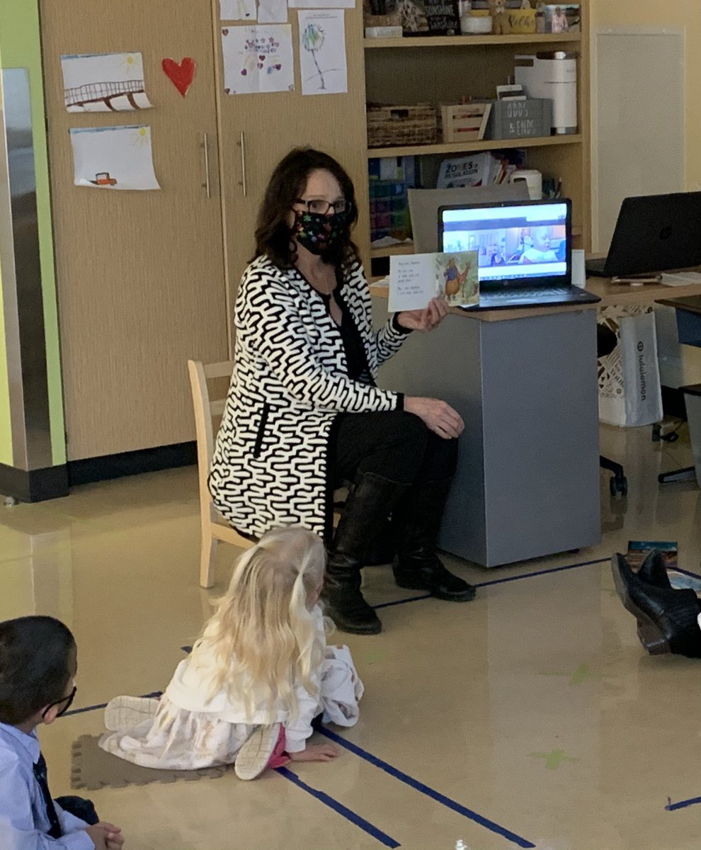 HolyVirtual's tweet image. Story time from a virtual student to a group of classroom students. @HolyTrinitySD @we_areallsaints #stayingconnected