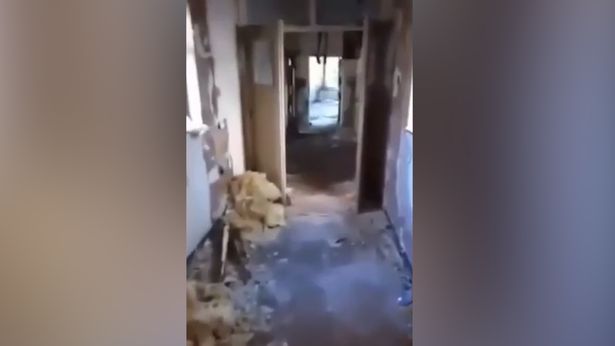 Horrifying 'ghost' in hospital gown claimed to have been captured on camera at creepy old Welsh asylum
bit.ly/3r6P9WO