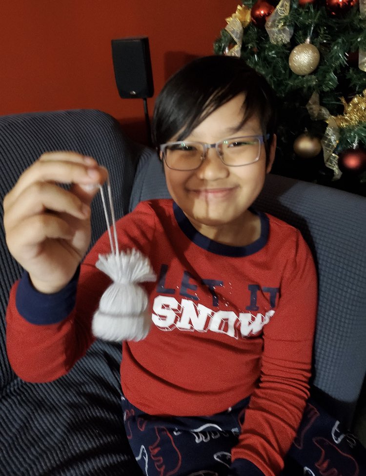 HolyVirtual's tweet image. The grade 4-6 @HolyVirtual @HolyTrinitySD class shared lots of laughter and Christmas cheer as we virtually made a Christmas craft together! #MerryChristmas #toqueornaments
