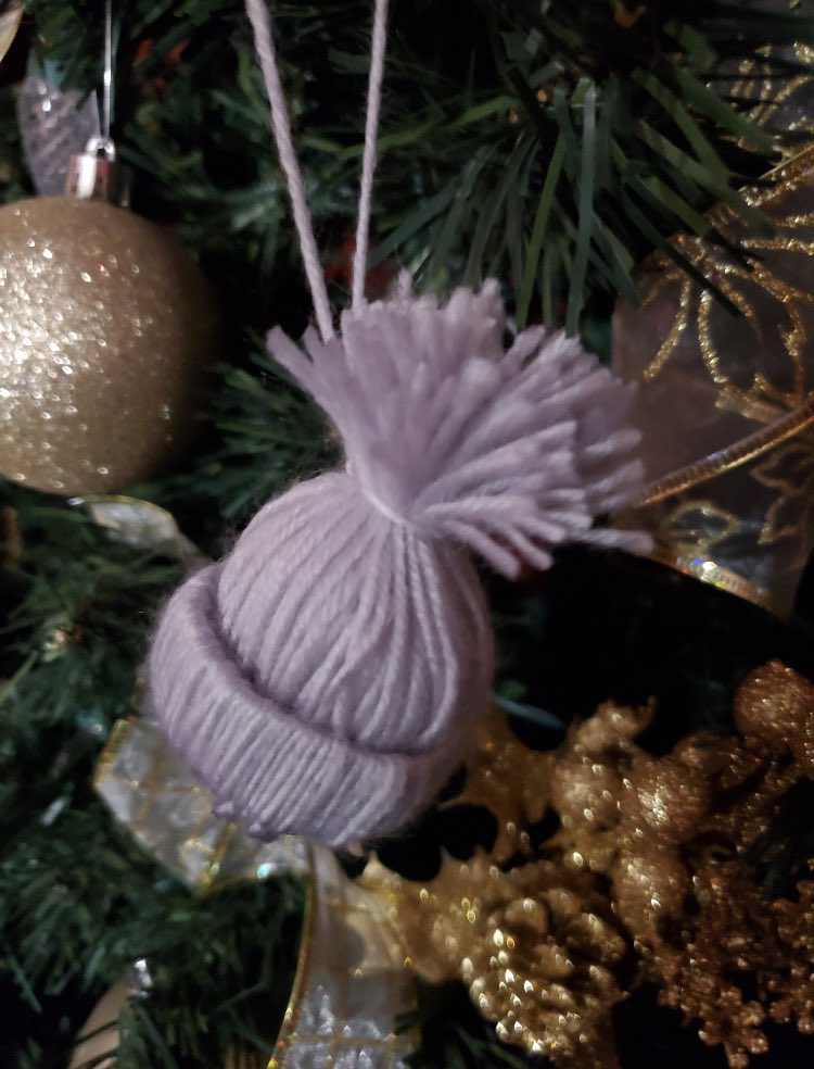 HolyVirtual's tweet image. The grade 4-6 @HolyVirtual @HolyTrinitySD class shared lots of laughter and Christmas cheer as we virtually made a Christmas craft together! #MerryChristmas #toqueornaments