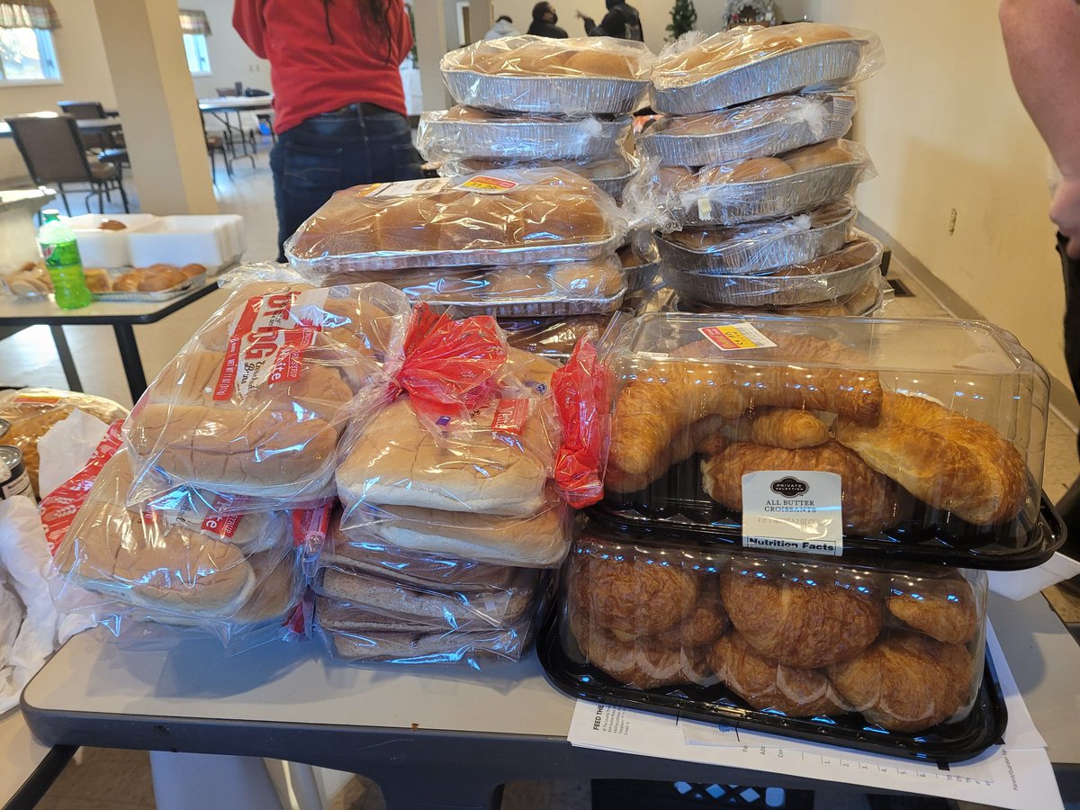FeedTheHungryP1's tweet photo. Come on down and help us share the bounty this holiday season! https://t.co/5tkf0fPXfi