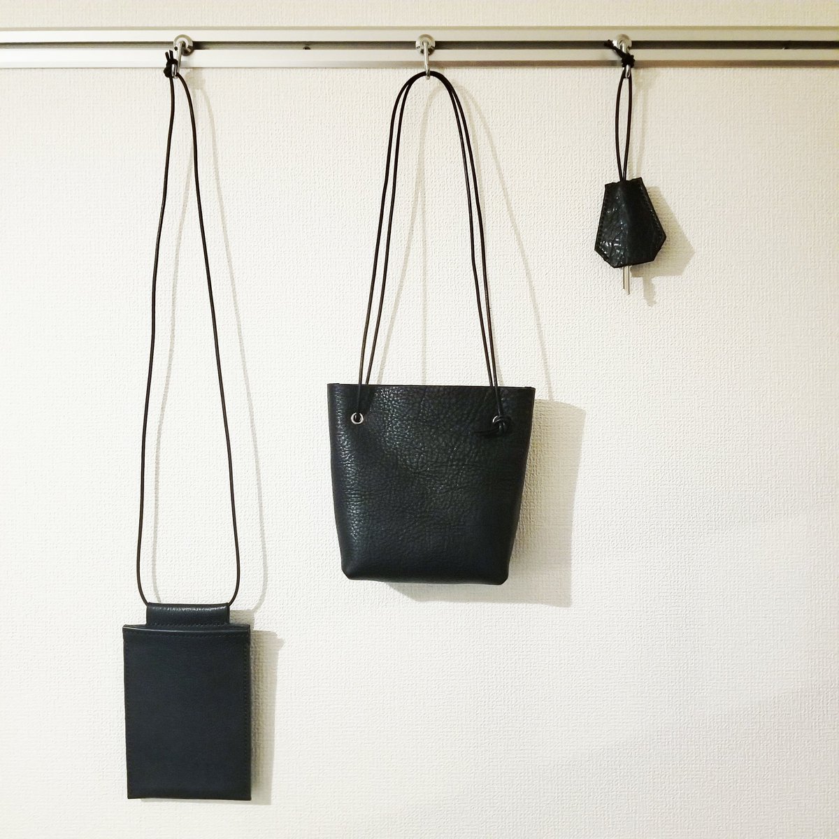 旦那さんにこんなバッグとか小物欲しいって伝えたら一日で作ってくれたんやけど、シンプルにすごくない？笑