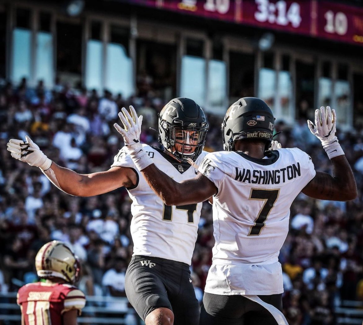 zaviersimpson19's tweet photo. I’d like to thank God, my family, and my friends for supporting me throughout this process. I love you all. That being said, I’m excited to announce that I am 100% #COMMITTED to Wake Forest University! Go Deacs! 🎩🖤 #BoothFoundation @BiggsBooth27 @ChrisCoulter_WF @CoachKHiggins https://t.co/s2Mr4WVwdP