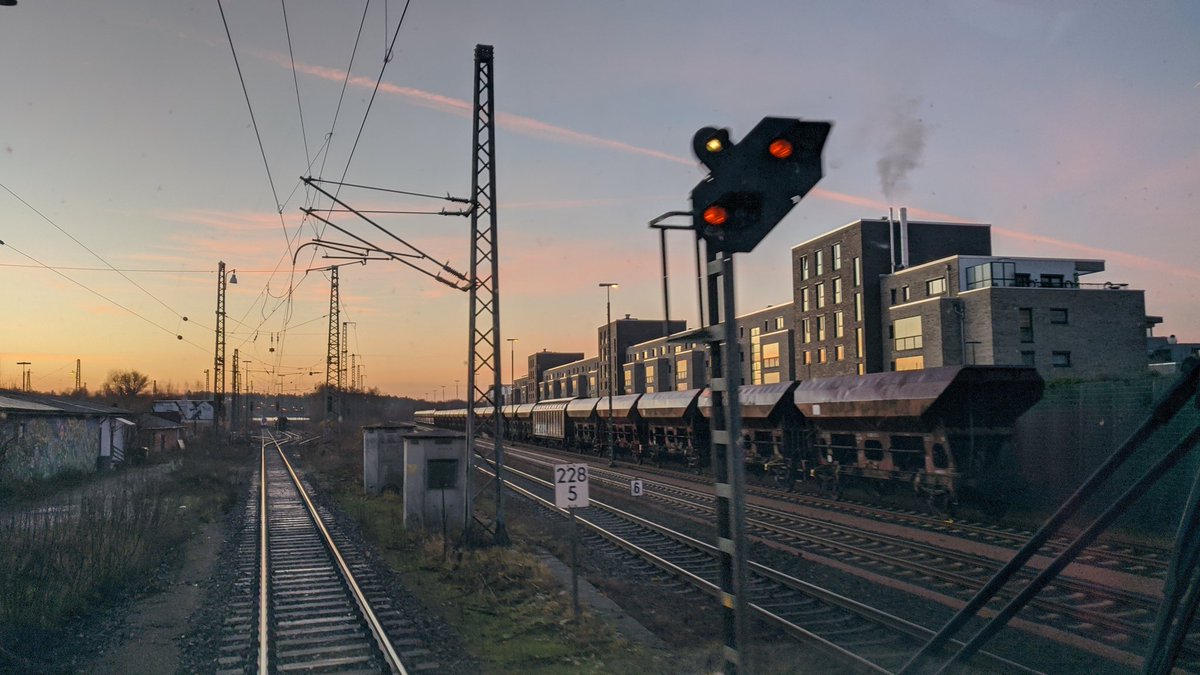 Emberh4wk's tweet photo. Ein paar Bilder vom Tag, letze der ersten Schichten.
#ALBG
@_ds_100 https://t.co/9ao4QxiHbL
