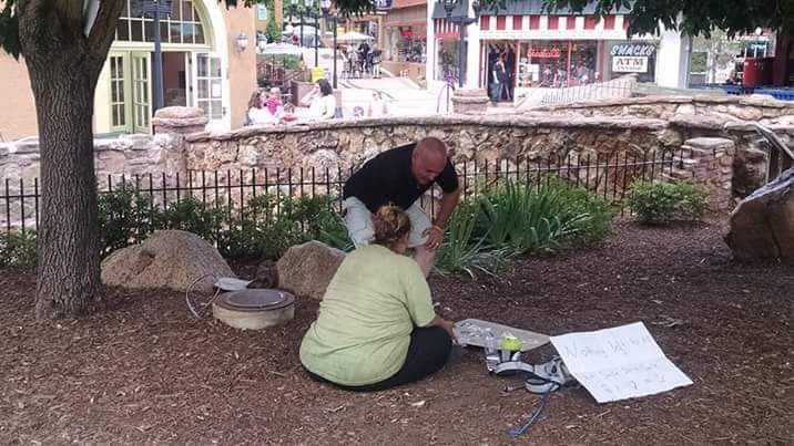 nmyfatherskichn's tweet photo. We live in a world were anything can be #bought but one of the things that is needed the most does not need to be bought it needs to be #given, It's #kindness
@downtownSYR
@Syracuse1848
@OnondagaCounty
#somethingtochewon https://t.co/nr6uUKwcjT