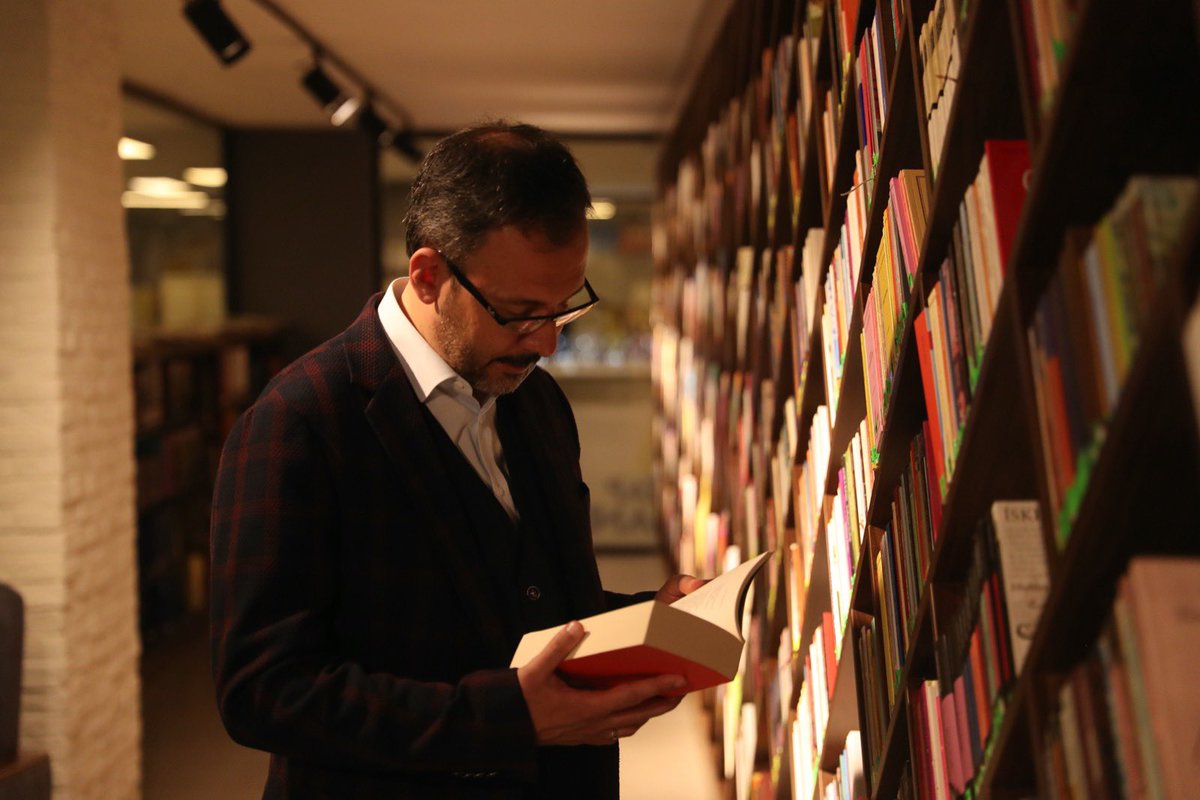 📚Sokağa çıkma kısıtlamaları başladıysa şimdi kitaplarla buluşmanın tam zamanı!

#OkuduğumKitap etiketi ile şu an okuduğu kitabı paylaşan 250 kişiye 50₺ değerinde kitap kart hediye etmek istiyorum👇🏻