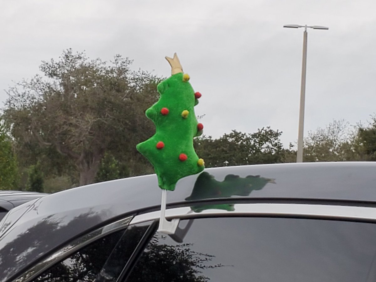 billeecox's tweet photo. Well this #isgross this #verydisgusting "Christmas tree" looks like #COVID19 get away from me #waronchristmas https://t.co/pD39X35Czi