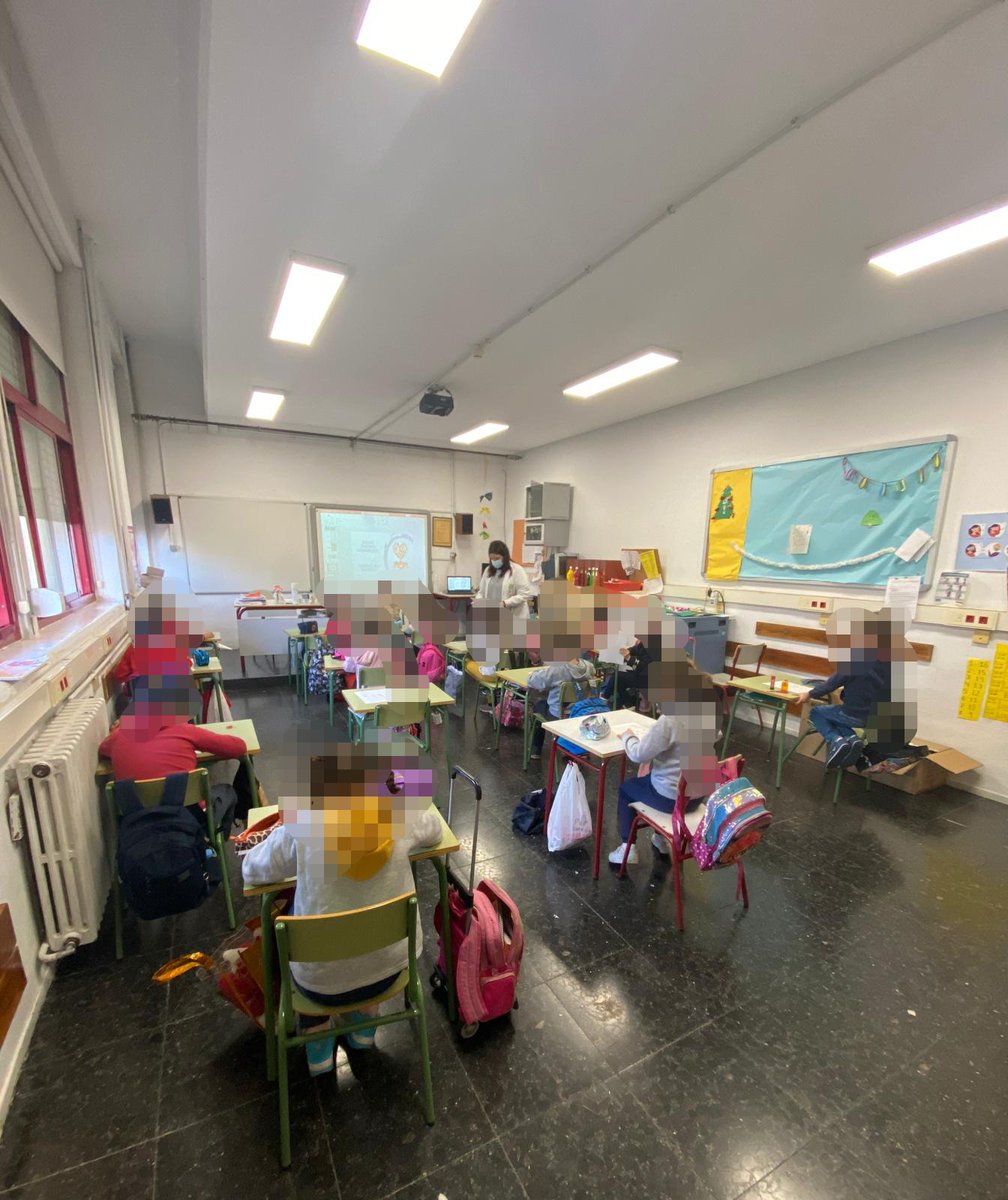 CeipPoveda's tweet image. Dentro de las actividades de  nuestro Proyecto de Salud Integral, hemos incluido algunas charlas a los niños de Primaria sobre alimentación saludable en Primero y Segundo y sobre la reproducción en Sexto, impartidas por nuestra enfermera.#enfermeraescolar 
#Gracias #programaSI