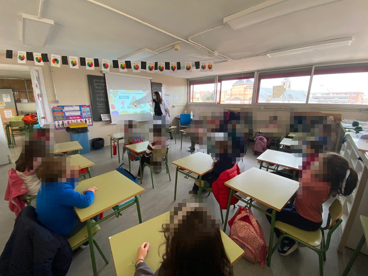 CeipPoveda's tweet image. Dentro de las actividades de  nuestro Proyecto de Salud Integral, hemos incluido algunas charlas a los niños de Primaria sobre alimentación saludable en Primero y Segundo y sobre la reproducción en Sexto, impartidas por nuestra enfermera.#enfermeraescolar 
#Gracias #programaSI