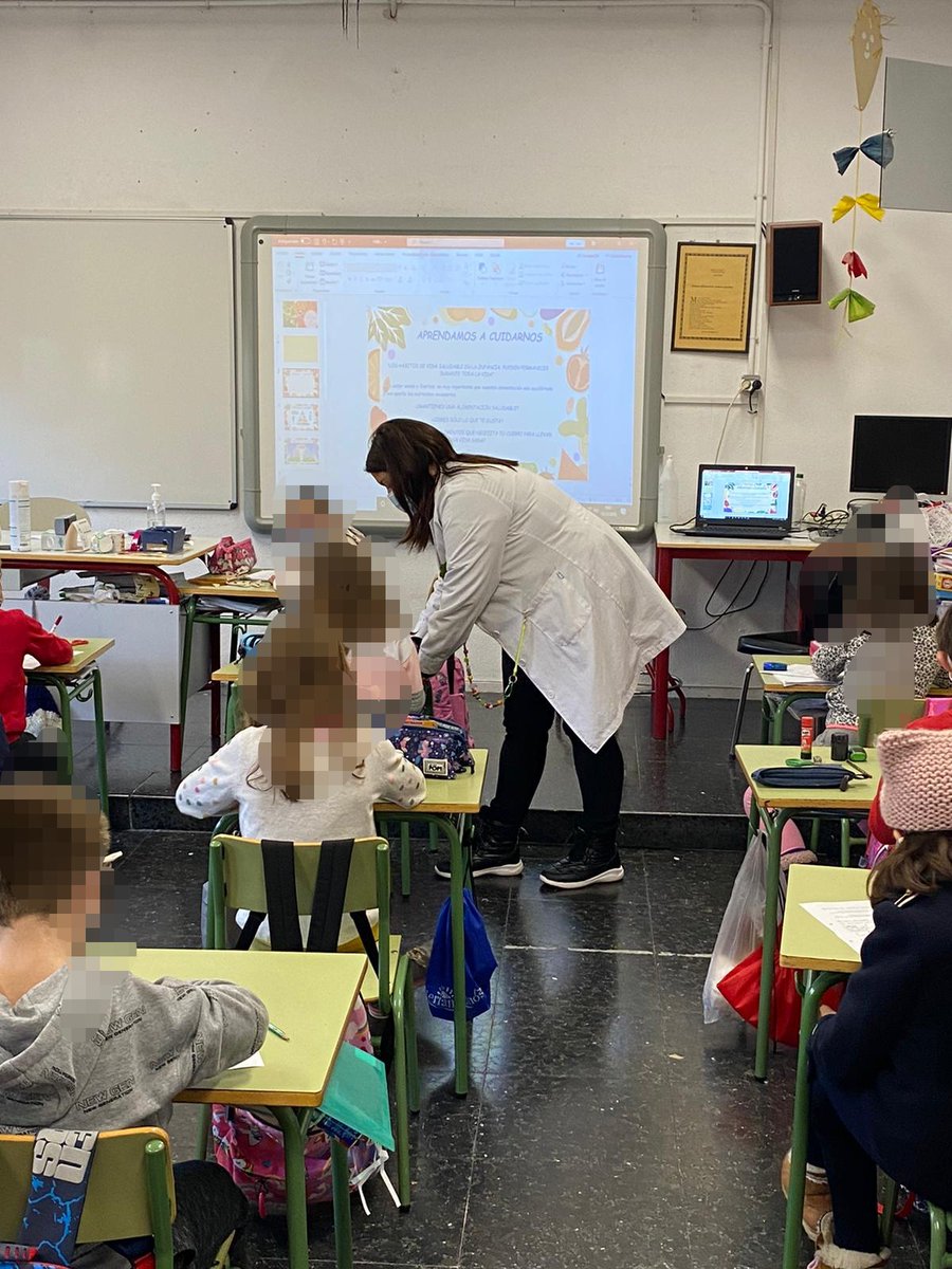 CeipPoveda's tweet image. Dentro de las actividades de  nuestro Proyecto de Salud Integral, hemos incluido algunas charlas a los niños de Primaria sobre alimentación saludable en Primero y Segundo y sobre la reproducción en Sexto, impartidas por nuestra enfermera.#enfermeraescolar 
#Gracias #programaSI