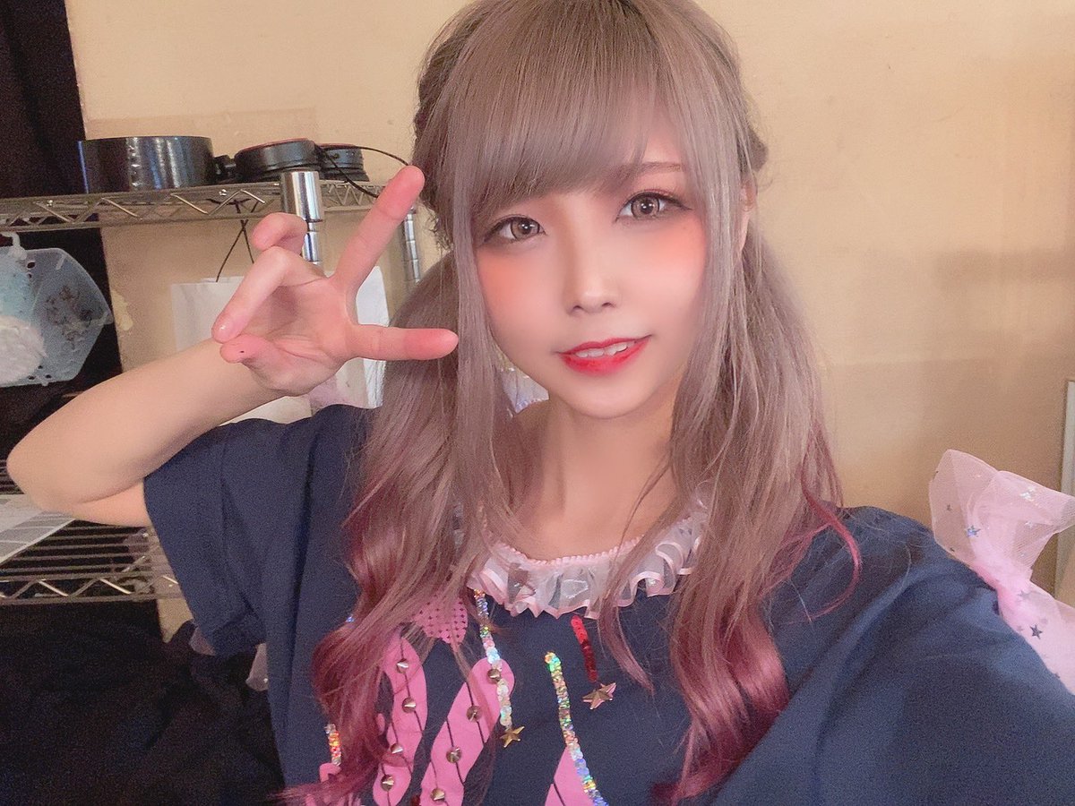 nochi_bass's tweet photo. 2020.12.18(金)@渋谷aube
ツアーファイナル
#さんきゅーVERYMATCH
本当にありがとうございました。
約一年、
やっとファイナルを迎える事が出来ました。
私たちの想いが皆様に届いていたら嬉しいです。
まだまだ皆さんに届けたい物が沢山あるので来年もお楽しみにね🥰
#Unwave #DREAMINGMATCH2020 https://t.co/JMUFdMyruP