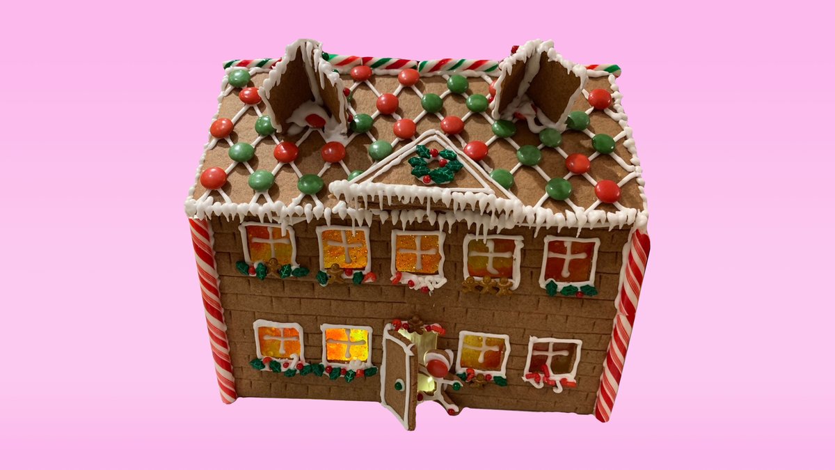 ...because while this year we might be  #HomeAlone, it doesn't mean we can't come together! So visit our city, enjoy the sights and Welcome to  #TSAGingerbreadCity! (7/7)