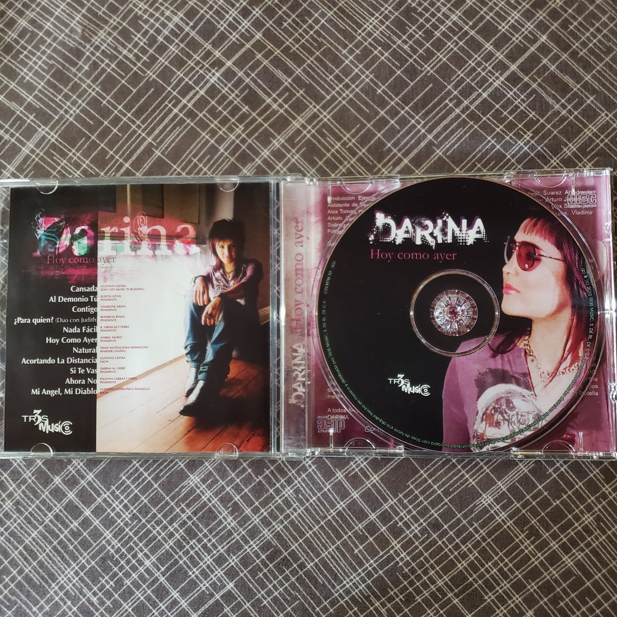 RevistasCDsYMas's tweet photo. @DARINAmx CD #HoyComoAyer
CÓMPRALO AQUÍ 👉https://t.co/x0IhLjtiYk
O AQUÍ 👉https://t.co/KpNsPIX0Qa
#Darina #Cansada #AlDemonioTú #Contigo #ParaQuién #JudithLeyva #NadaFácil #HoyComoAyer #Natural #AcortandoLaDistancia #SiTeVas #AhoraNo #MiAngelMiDiablo #OperaciónTriunfo #OT2002 https://t.co/ktf01SeQ9I