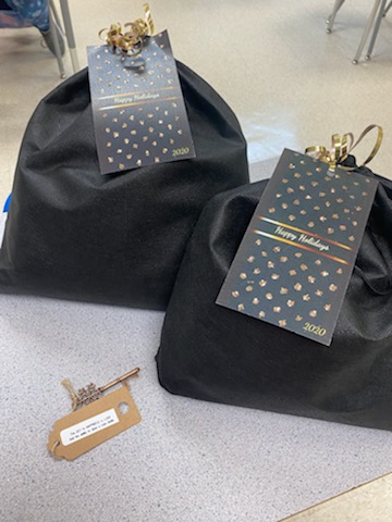 Thank you CES Admin! We are feeling loved and appreciated❤  It is the little things that make your day! Happy Holidays to all Crespo teachers and staff! <a href="/HISD_Crespo/">Crespo Elementary</a> <a href="/HoustonISD/">Houston ISD</a> #HISD