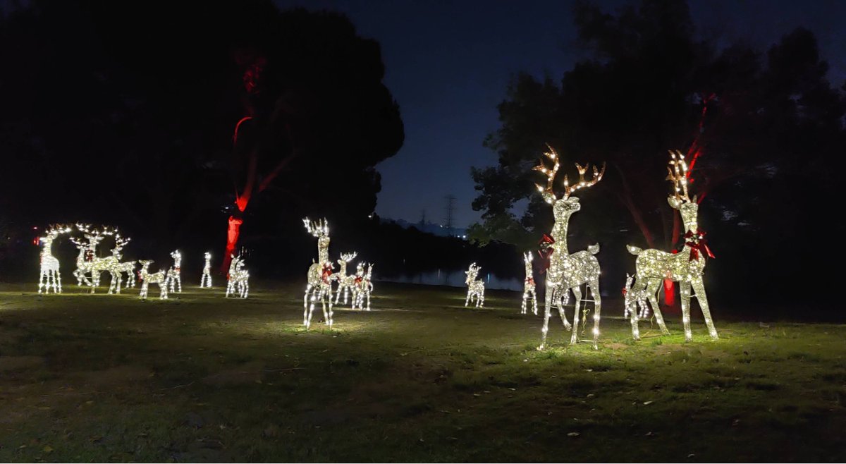 HauntingNet's tweet image. #TheBiteLA by Meyer2Meyer Entertainment is a successful and non-traditional celebration of the winter season. With stunning and imaginative designs and thematic and #Immersive entertainment, this is a must-do #ImmersiveEvent. 
haunting.net/bite-la-holida…