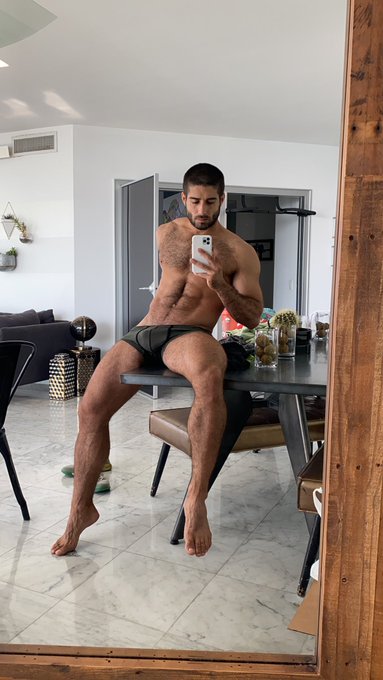 Lets do it right here on the table  https://t.co/B13AGpI2LU https://t.co/vvedANOGrI