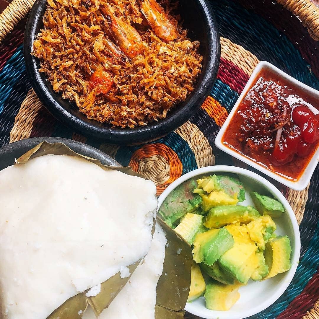 ghanaianfoodnet's tweet photo. Issa mood; #GhanaianFoodSeries featuring #AboloSeries
📸 @seemychow - #Abolo #OneMouthThousand #friedprawns #Aboloo #Avocado
#GhanaianFoodNetwork #Asanka #EcofriendlyUtensils #WashYourHands #EcofriendlyHabits #GhanaianCuisine #GhanaianCooking #WestAfricanFood https://t.co/NDiBro6n7a