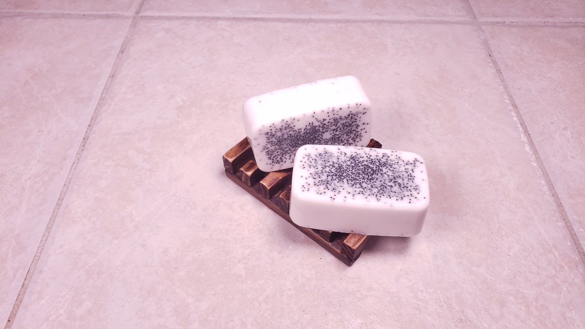 GreenValSoaps's tweet image. The Winter Menthol bar has coconut milk, mango butter, shea butter, and cocoa butter which is known to soften the skin. Winter Menthol might have a weak smell at first but once put in water the smell of menthol will fly through the air. More info on our website. Link in bio.