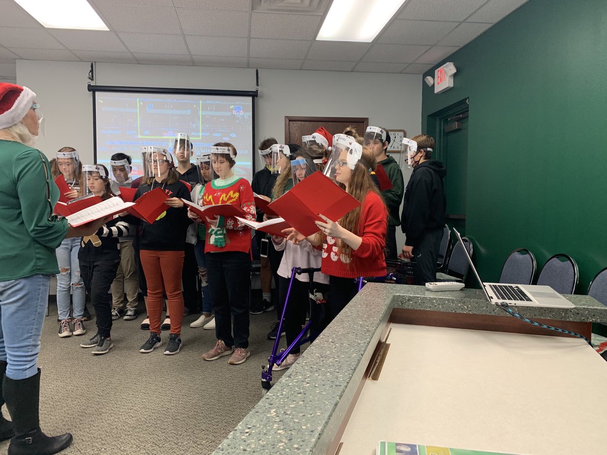 Lunch caroling from the ⁦<a href="/AcademyHigh/">Academy High School</a>⁩ choir! #ahsfirstchoirever #bestisthestandard
