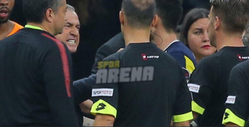 30 senedir ne zaman sahada ezilse saha kenarında olay çıkaran sonra ağzına geleni sayıp ertesi gün medya tarafından her seferinde aklanıp melek ilan edilen teknik direktör kimdir??