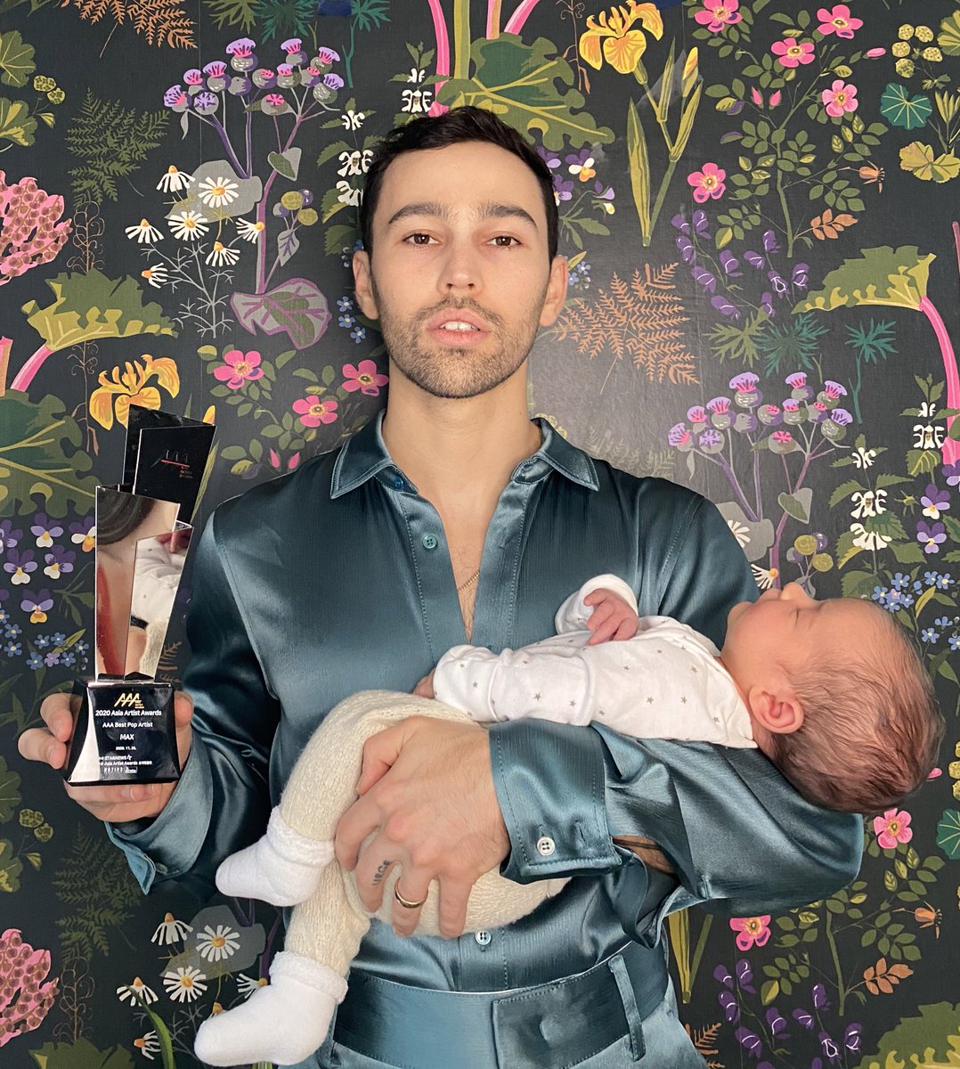 MAXMusic's tweet photo. BEST POP ARTIST AWARD / 
BEST DIAPER CHANGER AWARD https://t.co/sKpE0mcsfl