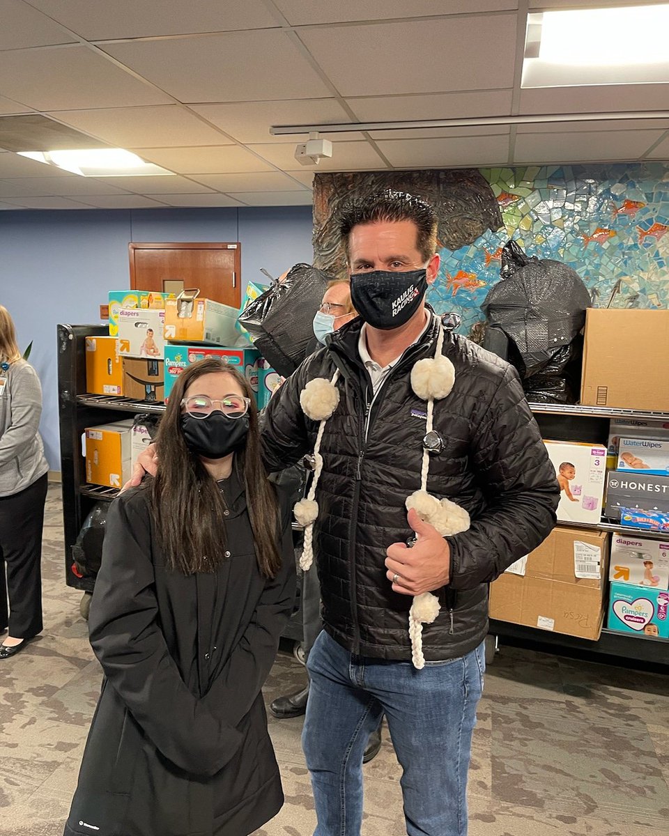 MattKaulig's tweet photo. Having a great day at @AkronChildrens #SantaPICsU by giving back to families and children who need it most this holiday season. 🎁 🎄☃️ https://t.co/MxNic6eUtO