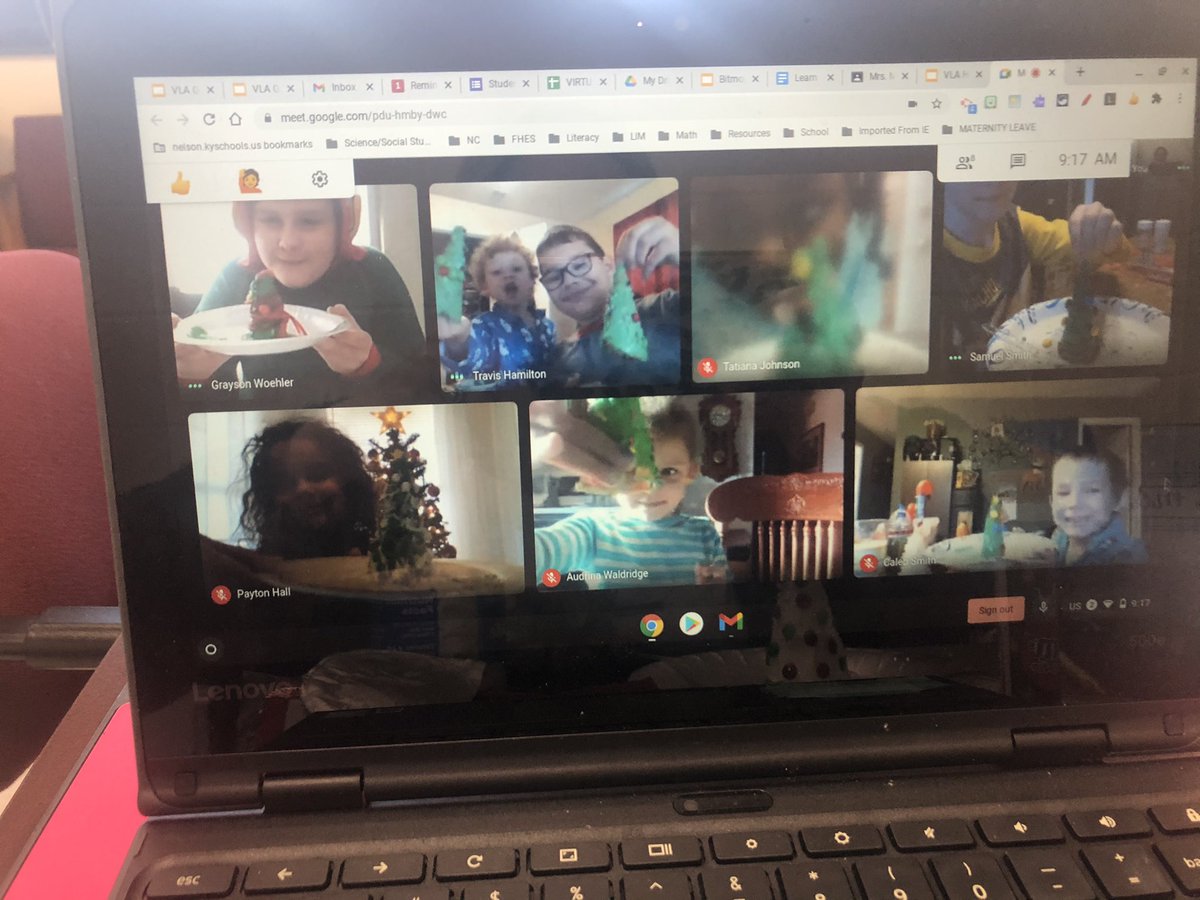 megmiles16's tweet photo. Some holiday fun was exactly what was needed for myself and the kids today. We had a virtual blast! ❤️💚 https://t.co/bcKJ93cksA