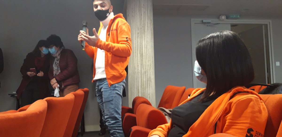 Uniscite_BFC's tweet photo. Rencontre avec Mme la Secrétaire d'État @sarahelhairy à @villedebesancon avec les acteurs des quartiers. @uniscite #KIOSC : promouvoir le @ServiceCivique auprès des jeunes des quartiers qui ont envie de s'engager comme Nour et Ali. #TousMobilisés https://t.co/fgUzNvT0Og