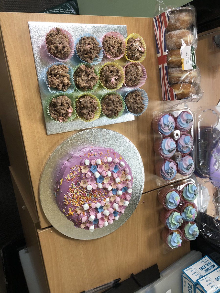 GraneyERAC's tweet photo. Really proud of everyone in U38 today. #Rainbowday 🏳️‍🌈 and baking went down a treat and we raised £200 for charity at the same time! #ERAC #Enterpride
@U3LGBTQ @CharlieMugERAC @EddieErac https://t.co/2tQ42EzItH