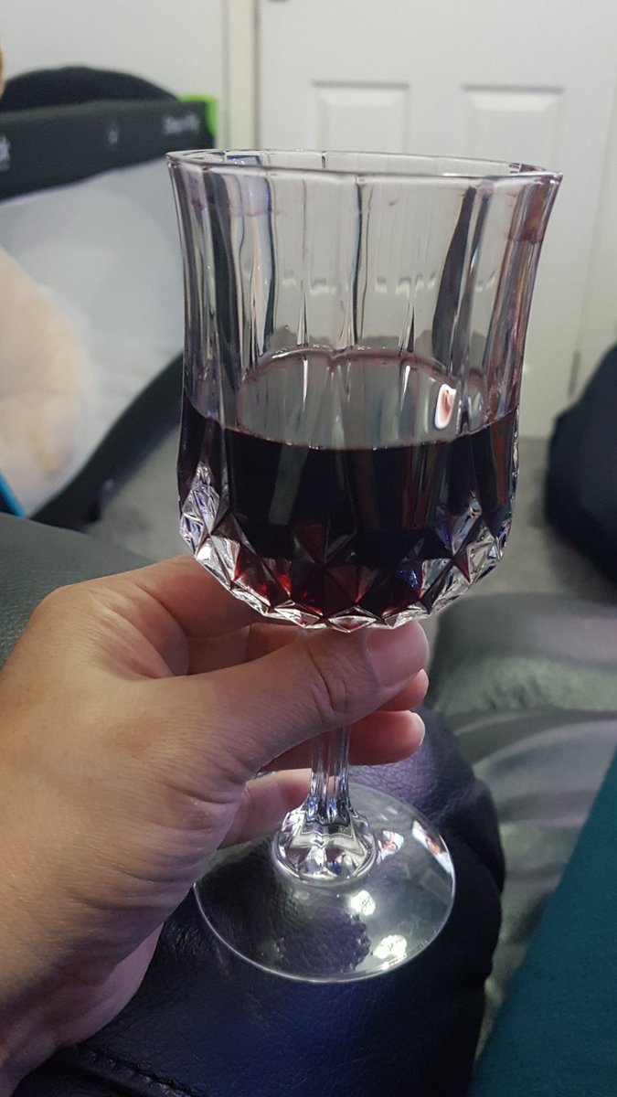 rina382's tweet photo. #red kind of evening.... well Christmas is approaching.... #1weektochristmas #finewine #redwilldo #covidmademedoit https://t.co/4ICNV9w1gB