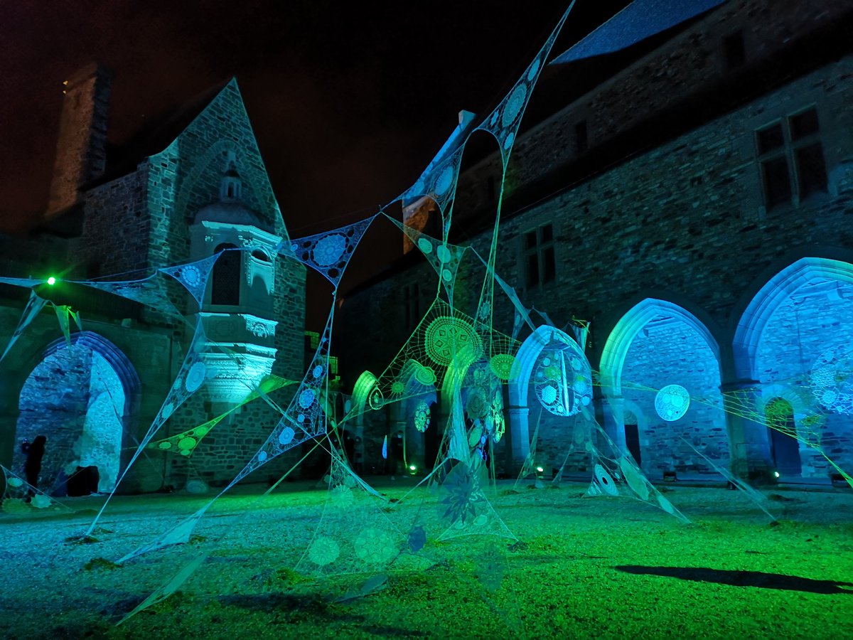 MaxTurberville's tweet photo. Sympa cette animation dans la cour du château de Vitré 🏰

📍RDV tous les soirs jusqu'au 3 janvier (sauf les 25 et 1er) de 16 h à 20 h https://t.co/o4pFfyTz3S