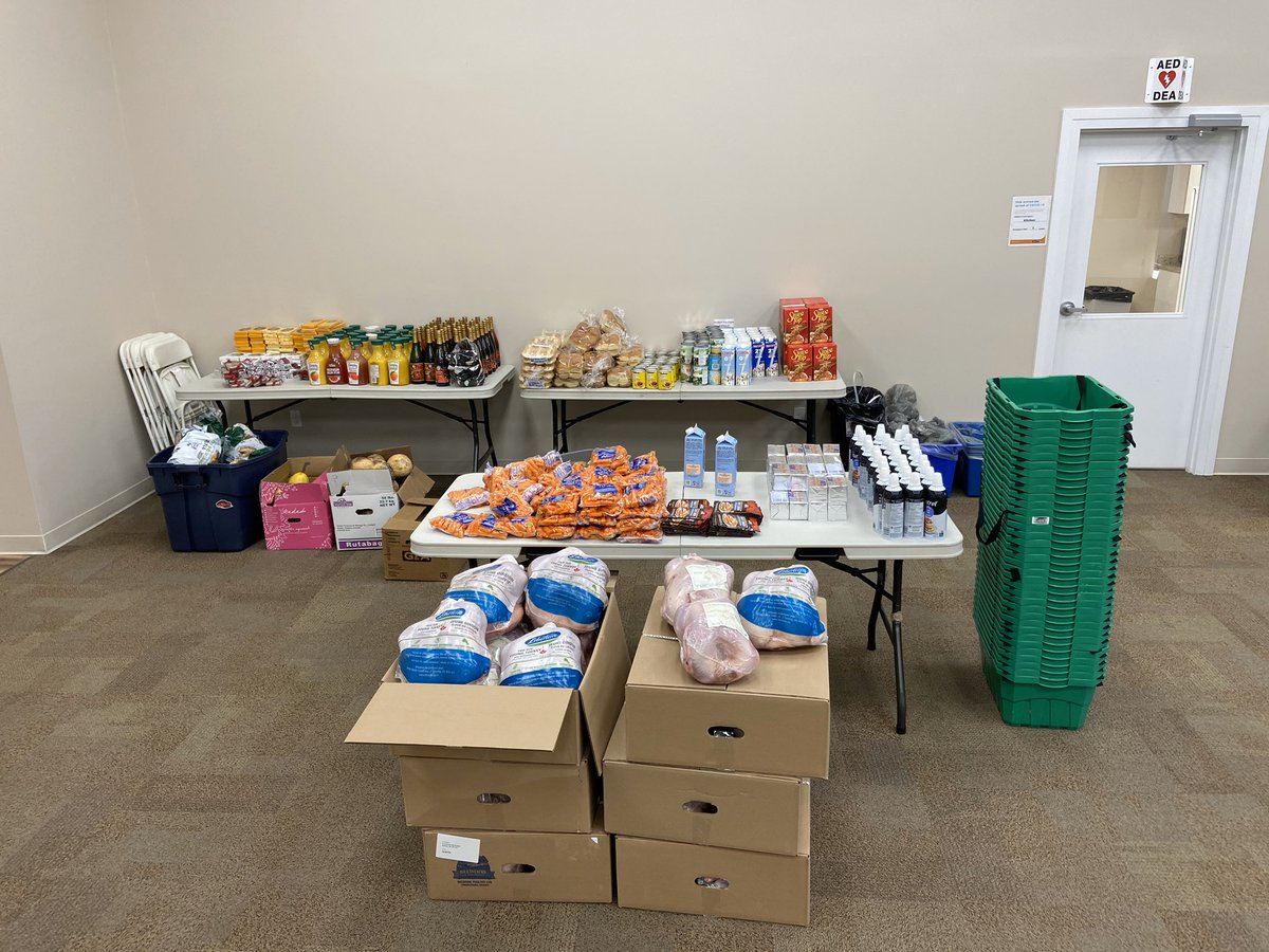 fntinews's tweet photo. Tyendinaga Justice Circle Raising Holiday Spirits!
Next week, the Tontakaiê:rine (It has become right again) Tyendinaga Justice Circle will be delivering Christmas hampers to its client base. Read the full story here https://t.co/fTyFW5RkWP…

#FNTI #FNTI35 #IndigenousJustice https://t.co/IPza5ZkpTc