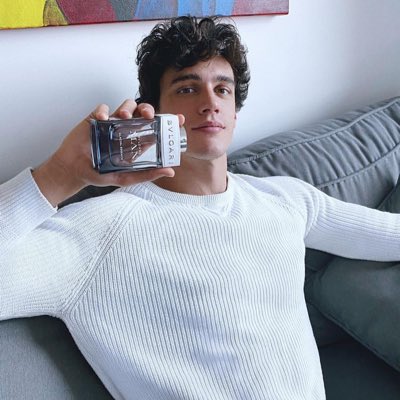 Look at me, dressing seasonally appropriate. #NewProfilePic