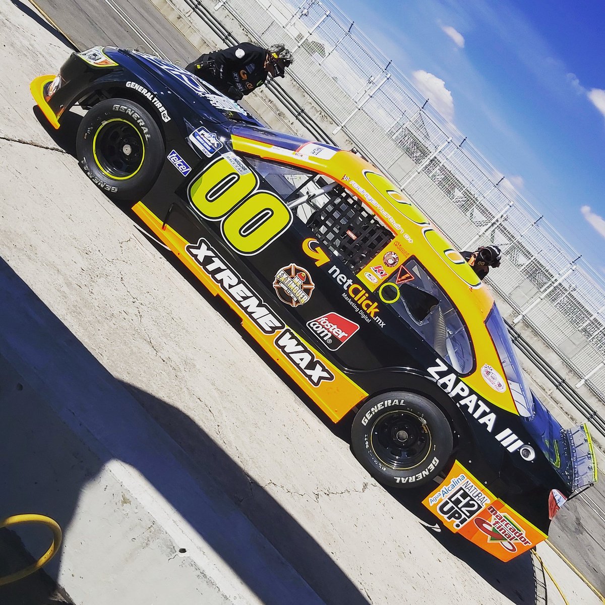 ¡La última y nos vamos! 🏁

📸 @DiannaEg 
📍@NASCARPEAKMX

#NASCARPue #NASCAR