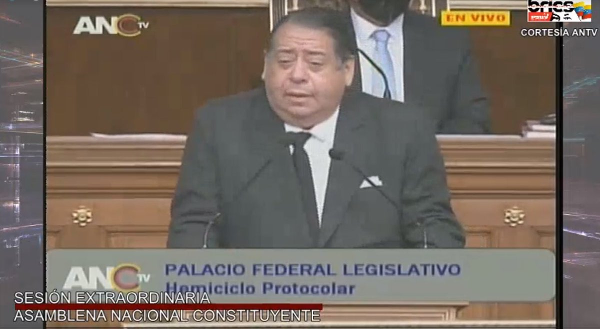 PartidoPSUV's tweet photo. "Nosotros tenemos una Constitución y la Ley Constitucional no están sobre la Constitución, no pueden modificar los textos constitucionales como nunca lo hicimos", Hermann Escarrá. 

#ANCVictoriosaSiempre https://t.co/fttiLBspnF
