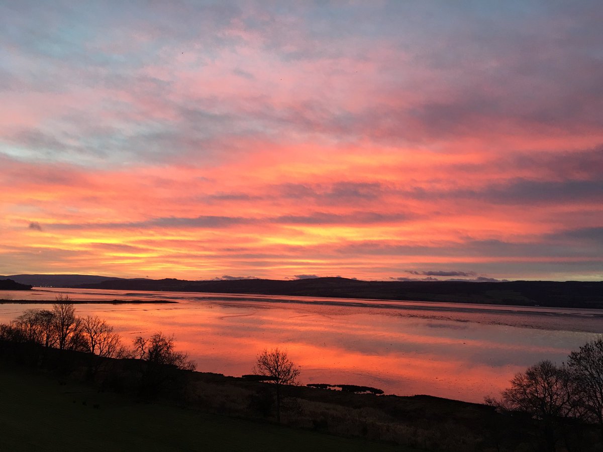 Beautiful light over the Beauly Firth this morning. 😎