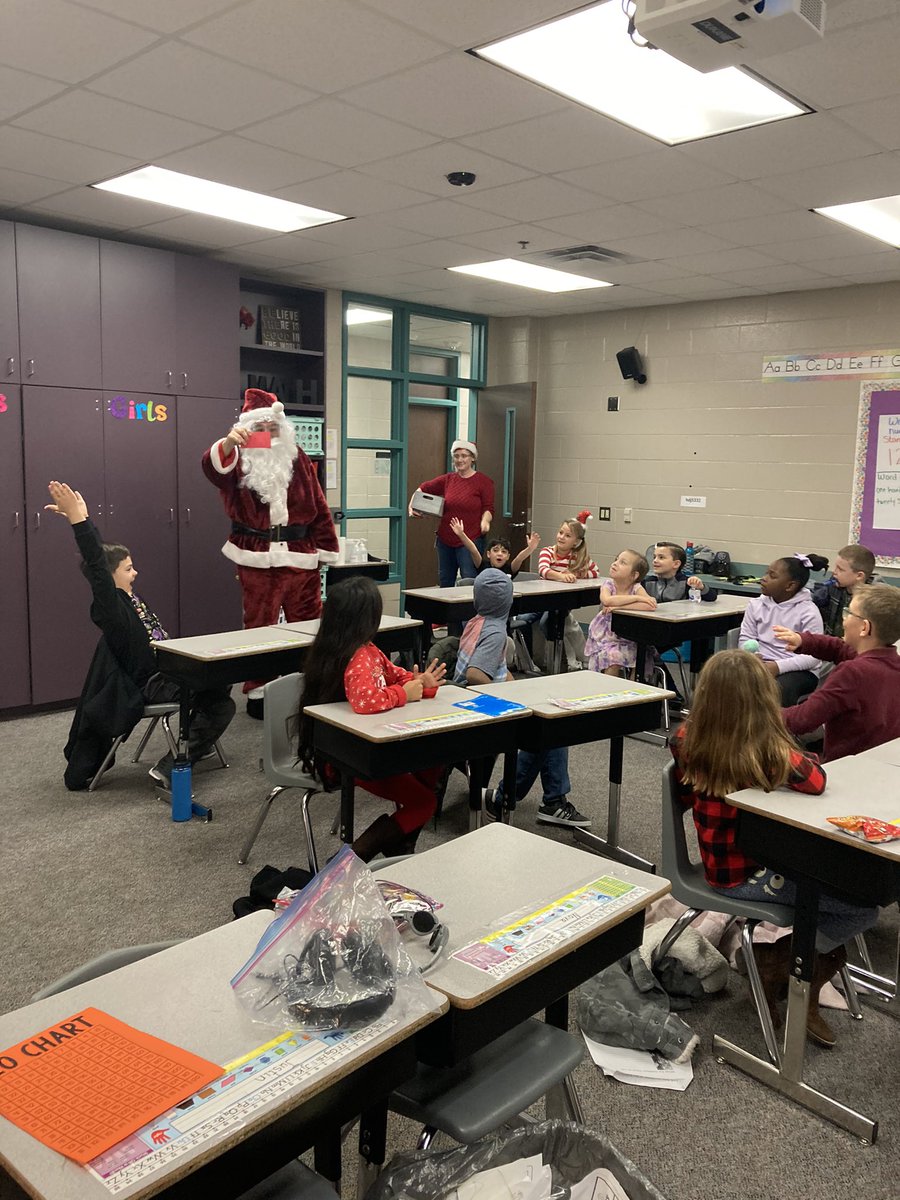 We had a special surprise guest this morning! <a href="/HumbleISD_MBE/">Maplebrook Elem</a> #mbebears2020 #mbeisfamily