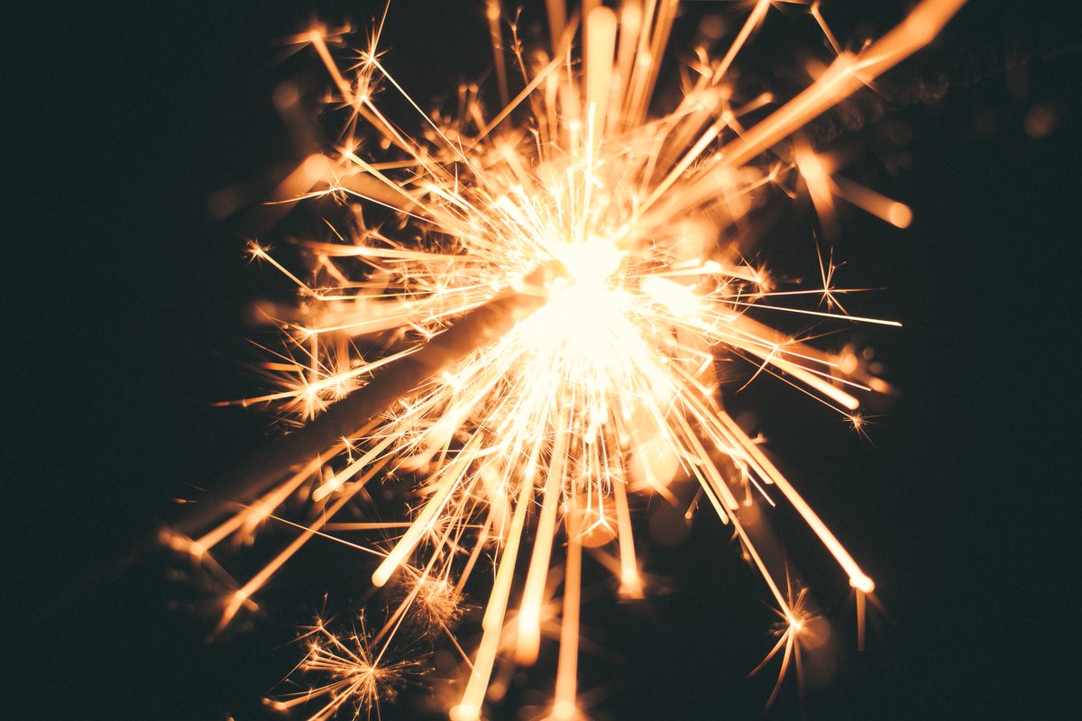 New Years may be different this year, but that doesn't mean it can't be fabulous. Let us design a culinary experience to help you toast to new beginnings. Learn more: savourychef.com/covid-safe-eve…