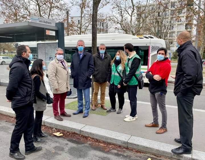 Pimms_Cenon's tweet photo. Rencontre d'acteurs:
-faire le point sur les actions mises en oeuvre
- engager une réflexion autour de projets futurs afin d'améliorer la vie du quartier, en présence de Mr Maurin, maire adjoint du #QuartierBdxMaritime et Mr @PoirierPierrick, directeur général de @KeolisBxMetro https://t.co/0nWaw3skTp