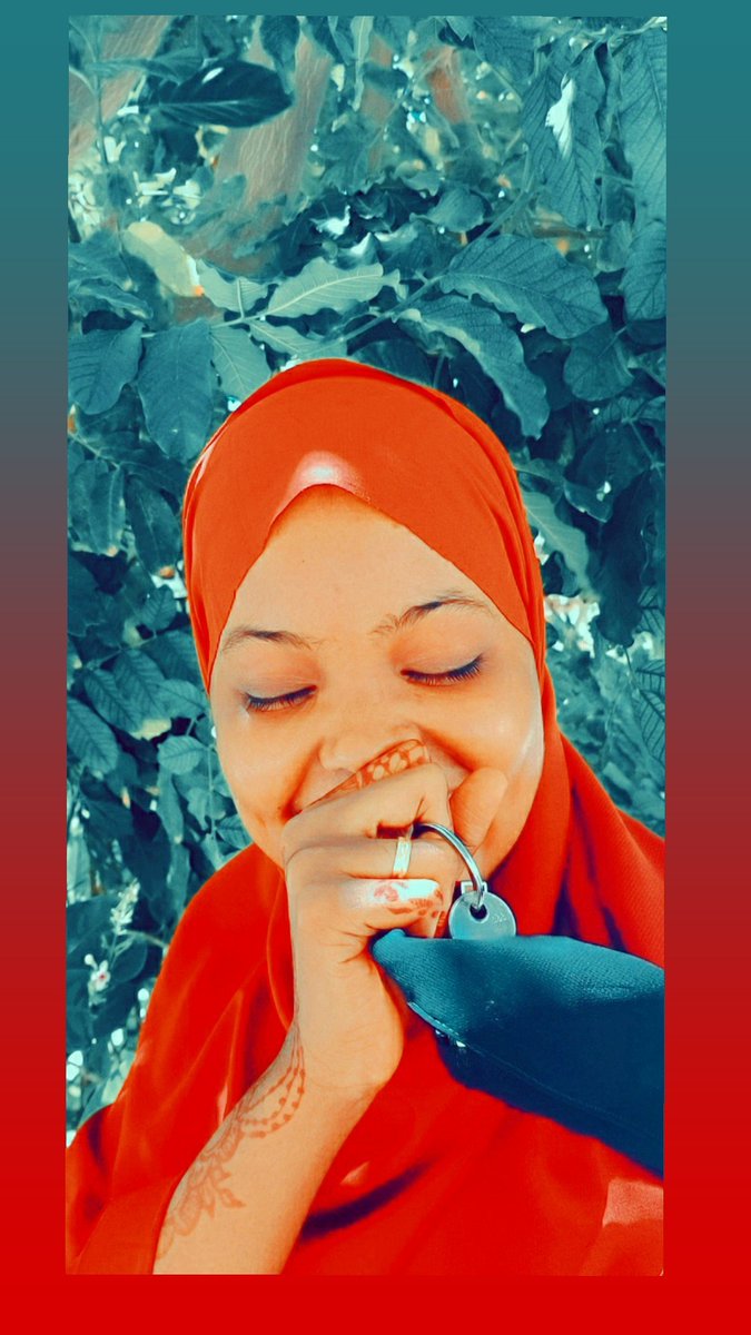 FardowsoDilcif's tweet photo. “Laba dhagax dhexdooda ayaa doog kasoo baxay. Labo dhibaato dhexdoodana faraj ayaa kasoo bixi doona insha allah." 

Marnaba ha quusan "culayska fudayd ayaa ka dambeeya" waase hadii aad si dhab ah u aaminto inay tahay balanqaadka Eebe.

Na taageer Allaahayow❤ https://t.co/FuFCFG15Pb