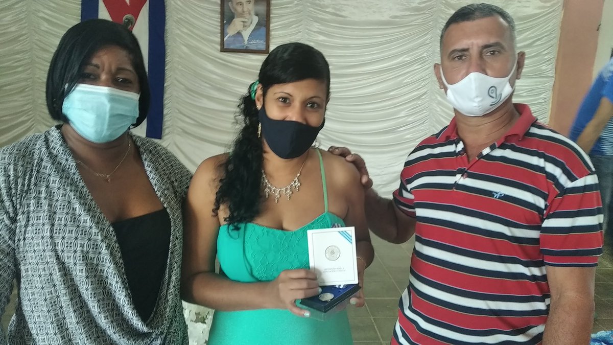 DGERafaelFreyre's tweet photo. Se desarrolló el acto por el día del Educador en nuestro municipio. Destacados docentes reciben reconocimientos y la Distinción por la Educación Cubana. #EducacionFreyre https://t.co/t73z7wMvV4