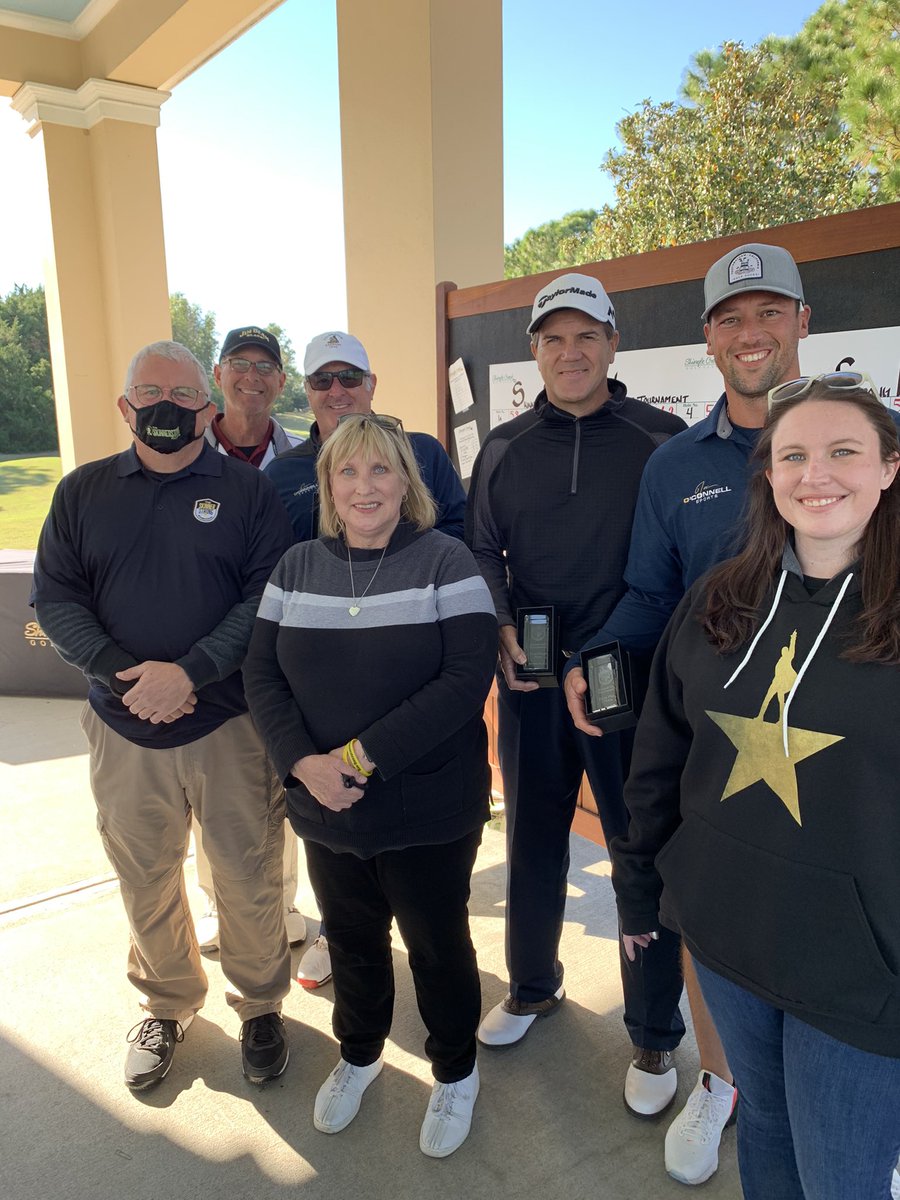 And that concludes the 5th Annual SkinnerStrong golf tournament on a gorgeous Florida winter day. #4JOE2020
 <a href="/SkinnerStrong24/">SkinnerStrong</a> @JudySkinner @ScottSkinnerUSA <a href="/Theatre_ChemE/">Molly Skinner</a>